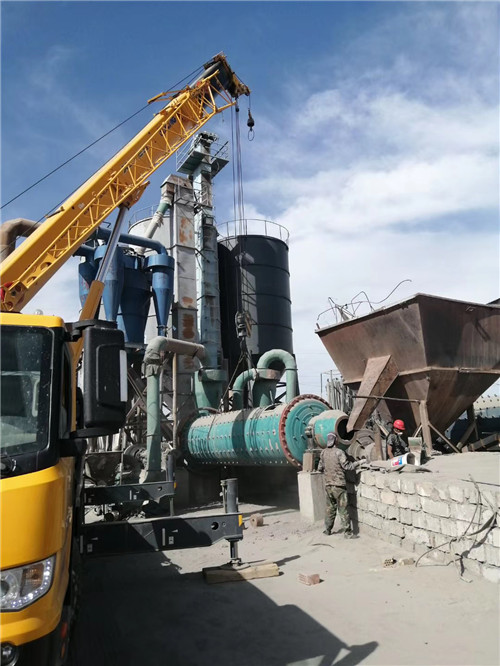平舆县设备搬运等各类工程项目中，吊车起着关键作用