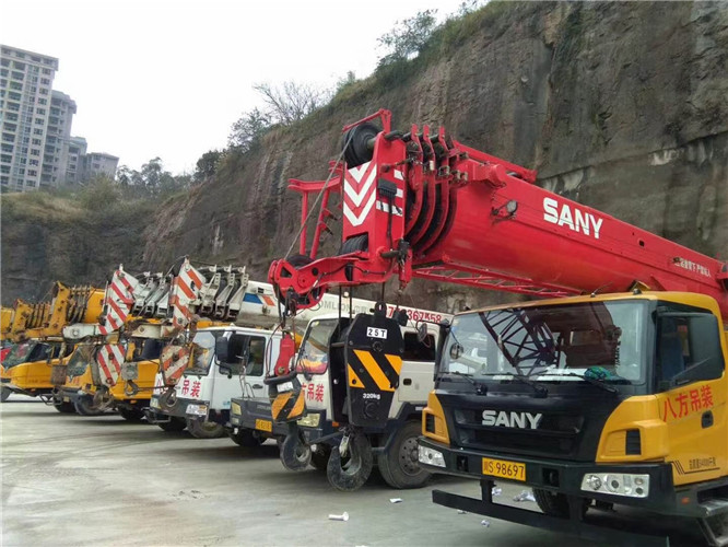 平舆县吊车出租按什么计费？台班费、单次费、里程费怎么算？