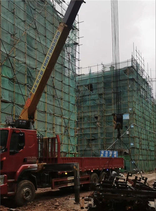 平舆县“慢工细活”—— 吊车的 “微动控制” 技术